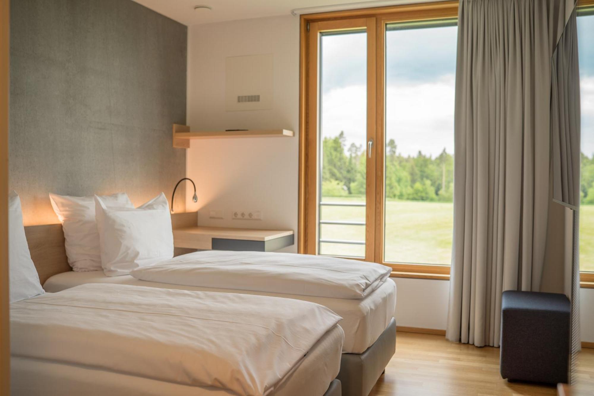 Dekra Congresshotel Wart Алтенщайг Екстериор снимка