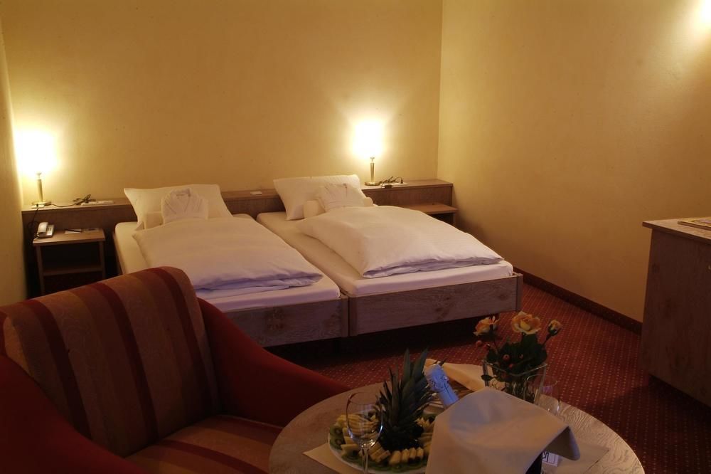 Dekra Congresshotel Wart Алтенщайг Екстериор снимка