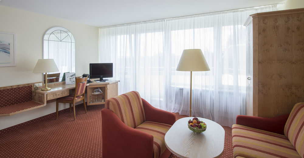 Dekra Congresshotel Wart Алтенщайг Екстериор снимка